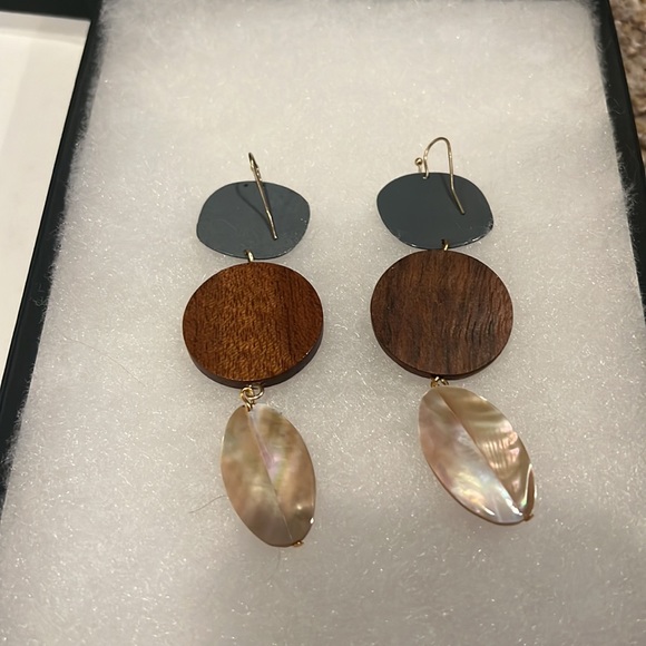 EUC Sophie Monet Pod Feather Earring - Picture 4 of 5